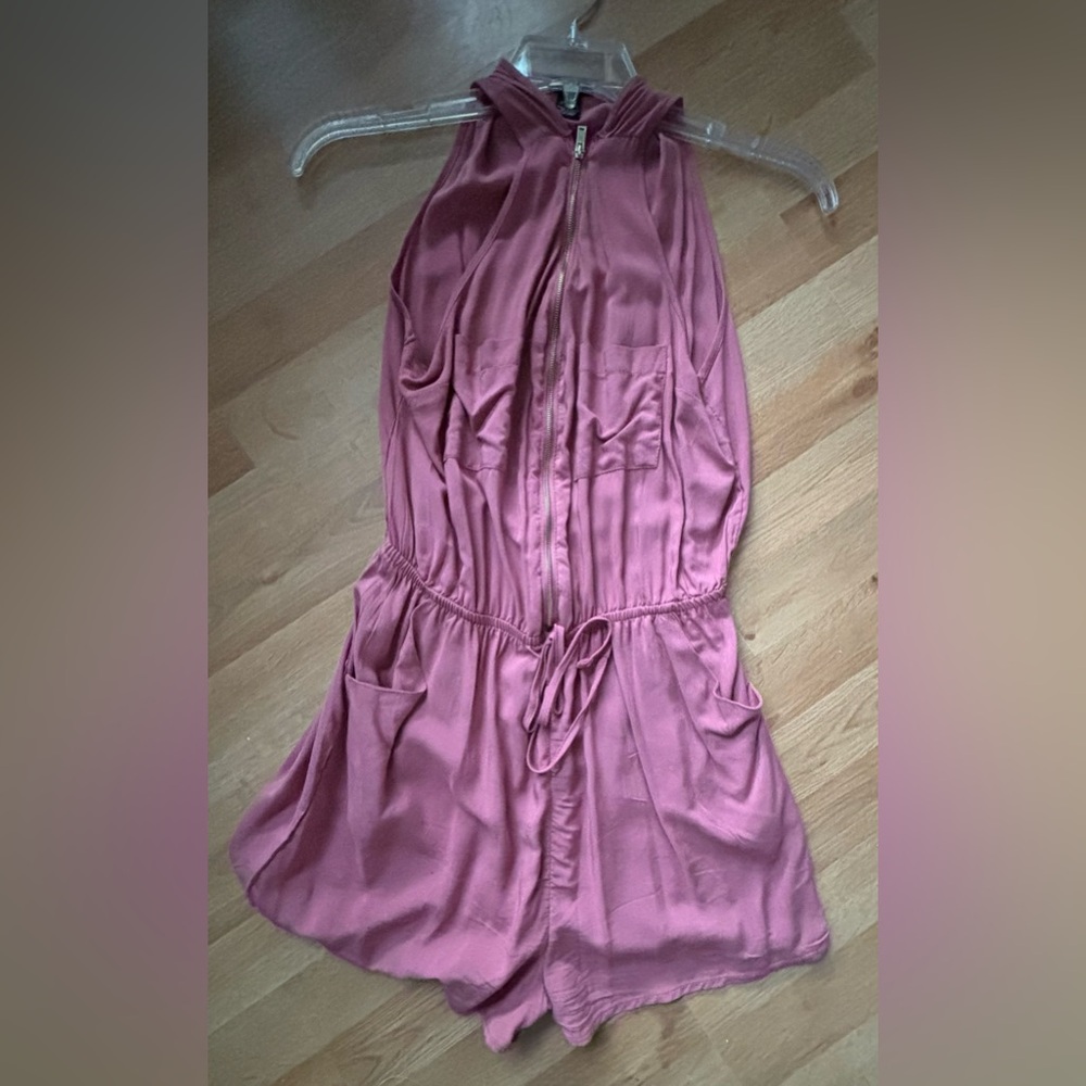 Rue 21 zipper front maroon short jumper Size M